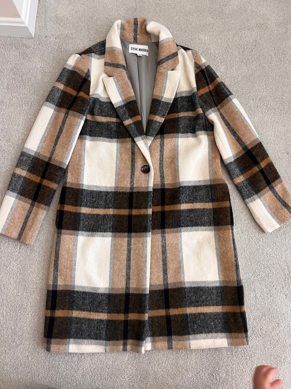 Steve Madden Oversized Plaid Coat – Tan/Cream/Black